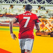 Le locataire de Manchester United Sanchez blessé